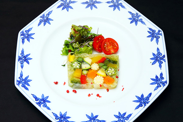 8月のコース料理　サラダ写真